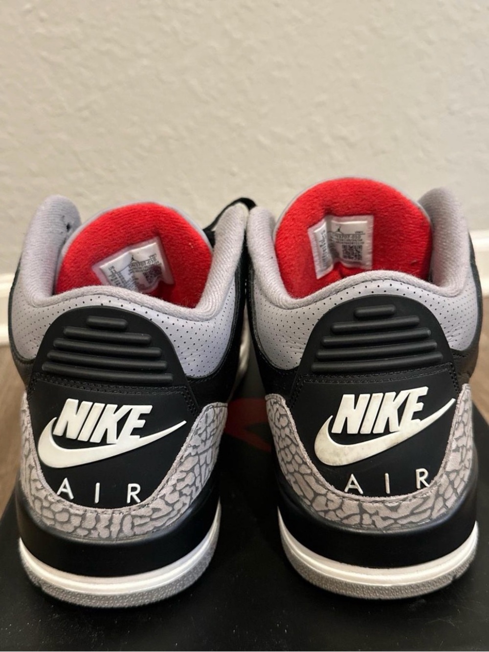 Jordan 3 black cement, size 10, very little used comes with tags and box - Picture 4 of 4